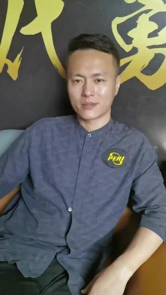 边后卫内收
